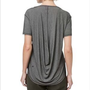 Lululemon athletica gray fall into place short sleeve top shirt activewear gym